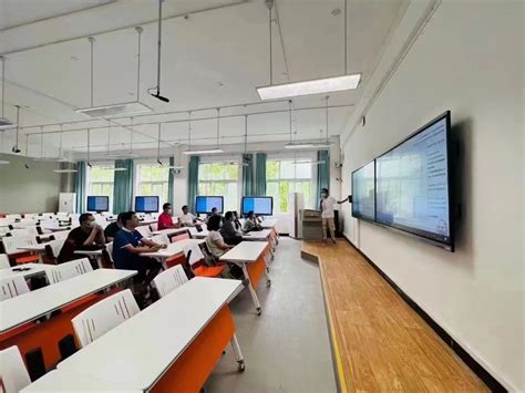 新学期这所高校43间智慧教室投用 实现课堂教学“3D”互动-新重庆客户端