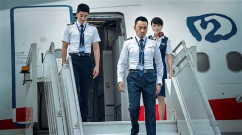 电影《中国机长》公布新版本角色海报“中国民航英雄机组”成员集体亮相-新闻资讯-高贝娱乐