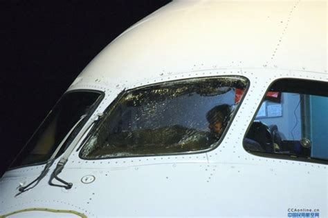 南航飞机挡风玻璃出现裂痕 需临时备降青岛