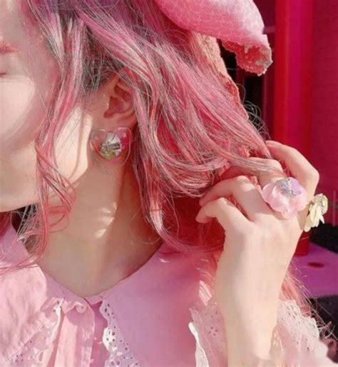 少女感爆棚的粉色发色 超级显白又温柔可爱_2023年流行发型 - 美发站