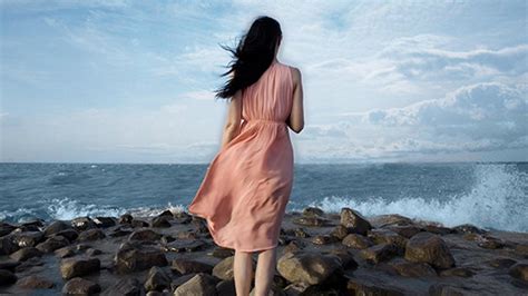 秋天背影图片女生唯美伤感(9) - 366亿图