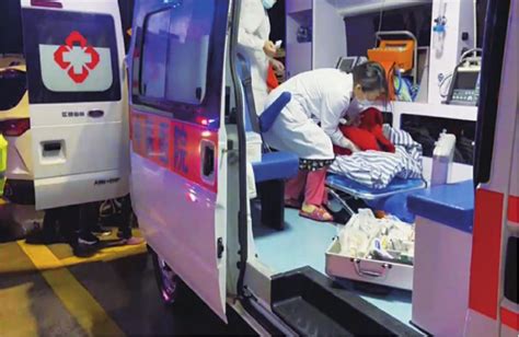 高速公路上孕妇即将分娩 苍溪县中医医院医护人员深夜紧急出动 — 家庭与生活报
