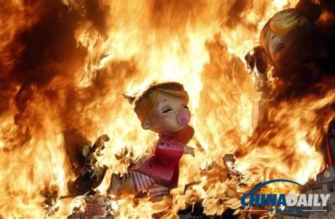 西班牙庆祝火祭节 到处一片火光冲天[1]- 中国日报网_新浪新闻