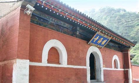 五台山有哪些藏式风格的寺庙_旅泊网