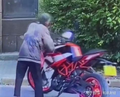 老人故意推倒摩托损失近万元，车主索赔，连警察都说：别抱希望 6月27日上海，一段监控 视频显示 ，一辆停在单元楼门口的摩托车，被一名行动不便的 ...