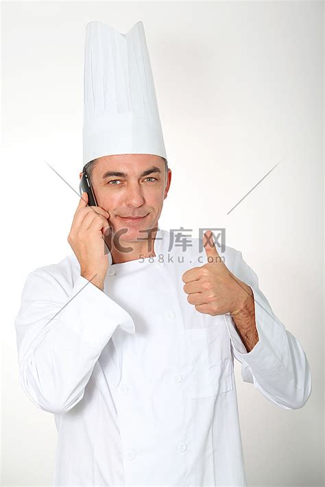 厨师打电话的特写镜头医生上衣高清摄影大图-千库网