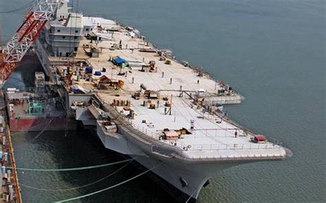 印度海军唯一航母维克拉玛蒂亚号，已带领护航舰艇编队从基地启航__凤凰网