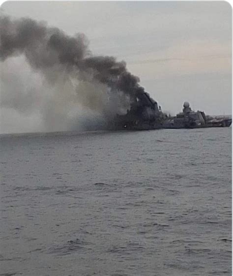 俄称挫败乌袭击黑海舰队企图，乌方3艘无人艇均被开火摧毁_凤凰网视频_凤凰网