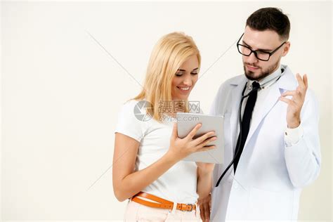 男医生与女病人的交流高清图片下载-正版图片302473845-摄图网