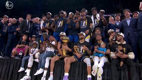 【2022年06月17日】NBA总决赛G6：2021-2022赛季总冠军颁奖仪式 库里收获人生第一座FMVP - 球迷屋