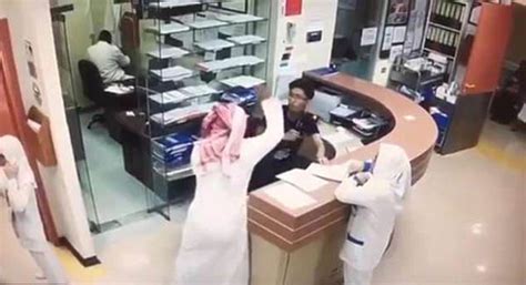 沙特男子因被拒绝开药持刀连捅护士近十秒-新闻中心-中国宁波网