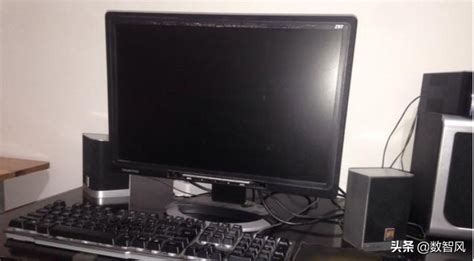 电脑屏幕变小了左右黑怎么办（很简单，只需更改屏幕分辨率）_斜杠青年工作室