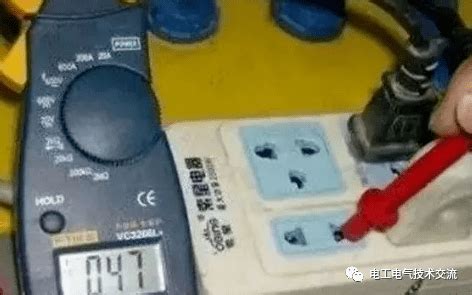 老电工教你如何用万用表测量漏电？_电压