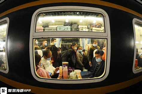 春运期间北京西站拥挤的客流高清图片下载-正版图片500246627-摄图网