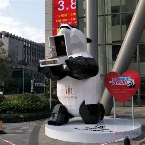 方圳玻璃钢影视熊猫雕塑装饰深圳商场环境-玻璃钢雕塑厂