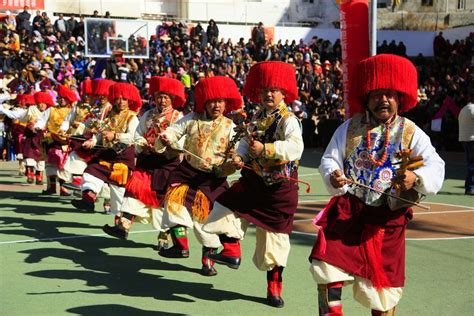 西藏琼结：“格桑花支教团”情暖藏家娃-人民图片网