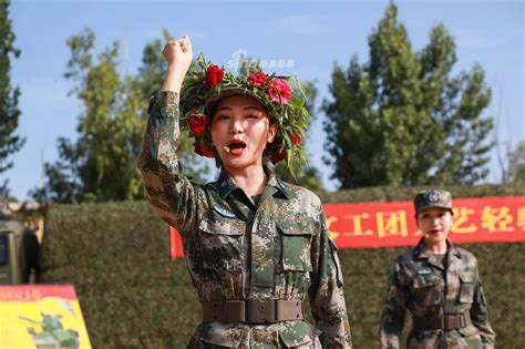 获得战友一致点赞！文艺女兵为基层官兵带来无限欢乐——上海热线军事频道