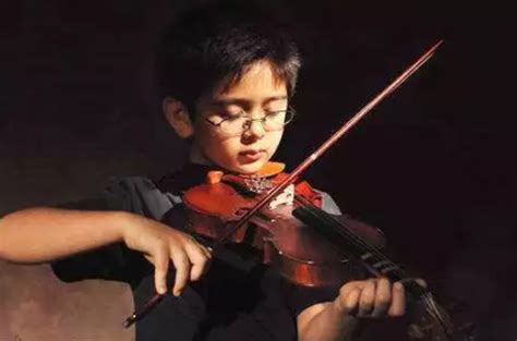 孩子学小提琴要放弃吗 孩子学小提琴很难坚持怎么教育 _八宝网