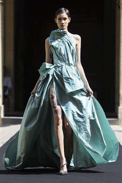 Valentino 2013春夏巴黎高级定制时装秀-服装-金投奢侈品网-金投网