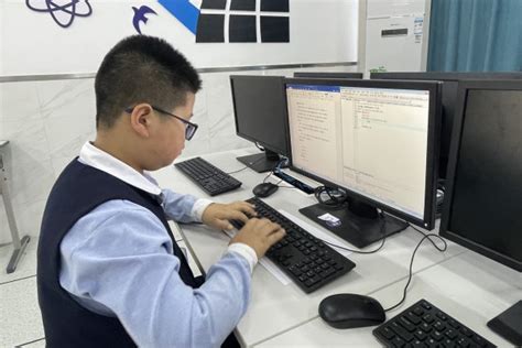 浦江县举行2022年中小学生计算机上机编程比赛