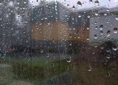 窗外下着大雨GIF图片-动态图片基地
