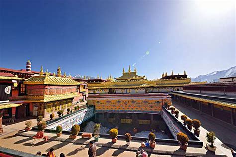 济南长清大灵岩寺，唐代起就是中国佛教四大名刹之首。