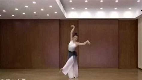 古典舞女子独舞《弄情》起舞弄清影，很美丽_腾讯视频
