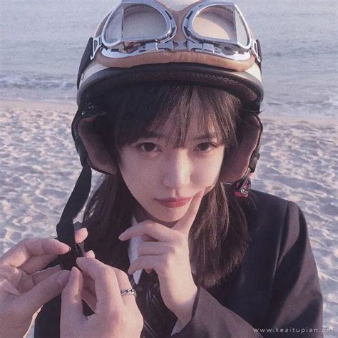 温柔的头像机车女生
