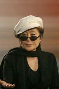 如何评价 Yoko Ono（小野洋子）本人和她的艺术成就？ - 知乎