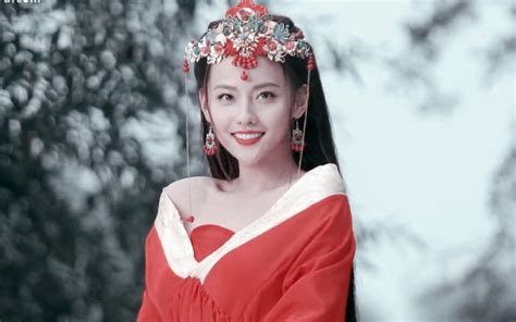 张嘉倪《三国热》图片 张嘉倪《三国热》图片