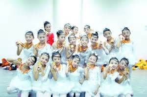 19个小美女组成的舞蹈团夺全国少儿舞蹈比赛金奖