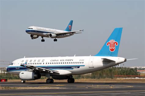 中国南方航空公司,飞机降落,其它,各行各业,摄影,汇图网www.huitu.com