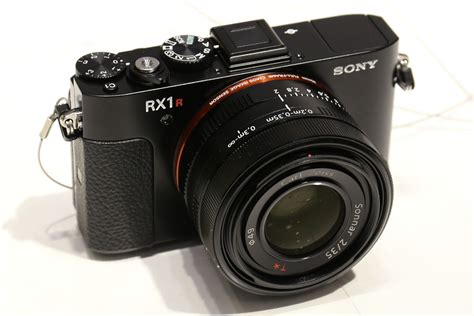 终极全画幅黑卡相机 索尼RX1RM2售19499元