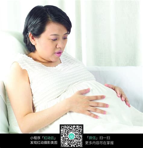 抚摸肚子的孕妇图片免费下载_红动中国
