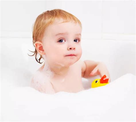冬天给宝宝洗澡需要注意什么 冬天怎么给宝宝洗澡 _八宝网