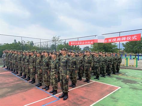 重庆交通职业学院,我校2020级火箭军定向培养士官生举行授肩牌仪式