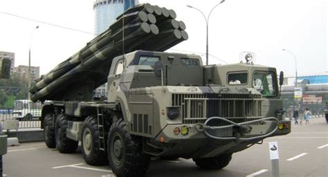 俄军列装新型龙卷风-S火箭炮 射程和精准度提升