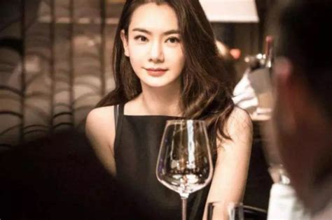 《北京女子图鉴》，优秀女性在酒桌上如何表现自己！