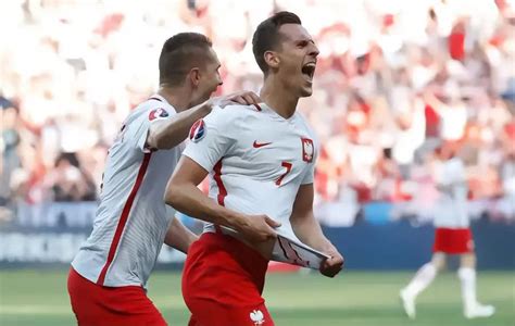 欧洲杯-米利克致胜进球 波兰1-0北爱尔兰获队史首胜_凤凰体育