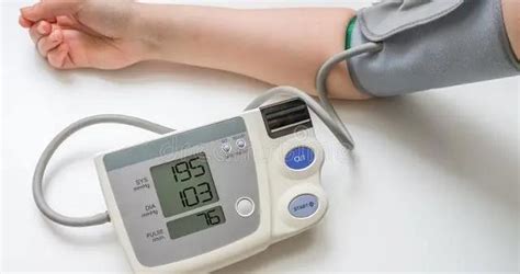 高血压肾病和肾性高血压有何区别？哪个危害大？如何治疗呢？|高血压|肾脏|肾病_新浪新闻