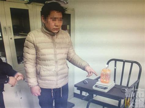 男子拿饮料瓶过高铁安检 瓶内藏毒品被警方拘留-中国禁毒网