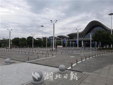 武汉火车站西广场增设5车道可临停 已正式启用_大楚网_腾讯网