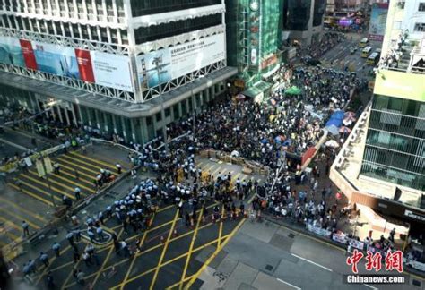 香港6000警力清理旺角“占中”区域 未遇阻挠 - 国内动态 - 华声新闻 - 华声在线