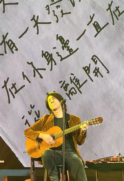 王力宏正式复出，说人生总是有摔倒的时候，唱歌表达对孩子的思念