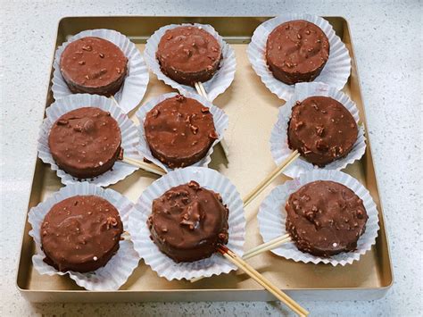 【巧克力脆皮雪糕的做法步骤图，怎么做好吃】安然吖__下厨房