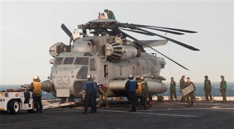 CH-53K种马王上舰测试，美军下一代重型直升机布局稳步迈进__凤凰网