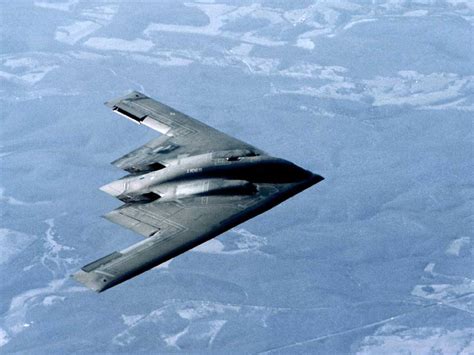 B-2 隐形轰炸机 空中飞行 - 爱空军 iAirForce