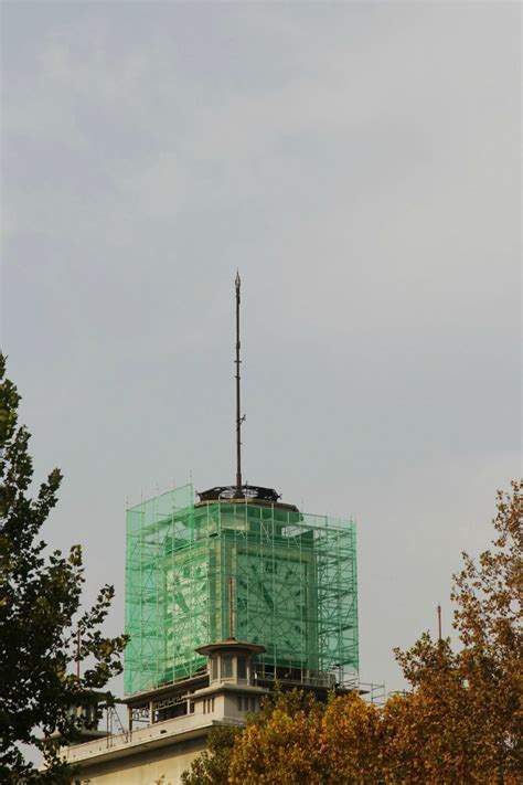 邢台123：邢台电报大楼钟楼开始进行维修