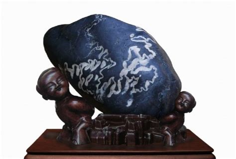 云南一乡村教师教孩子鹅卵石上作画：再坚硬的石头都能开出花|云南|鹅卵石|作画_新浪新闻