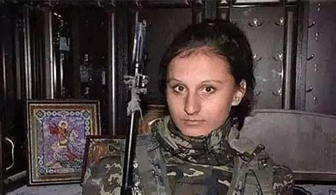 乌克兰女狙击手被俄军锤决处死，生前曾虐俘_军事频道_中华网